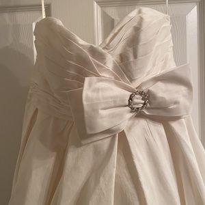 David’s Bridal Galina Sweetheart Ball Gown Wedding Dress